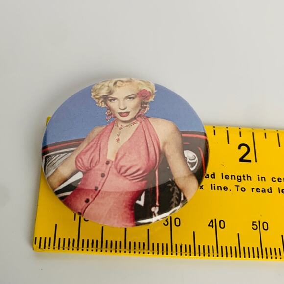Vintage Marilyn Monroe Button Pin Brooch - Picture 3 of 3